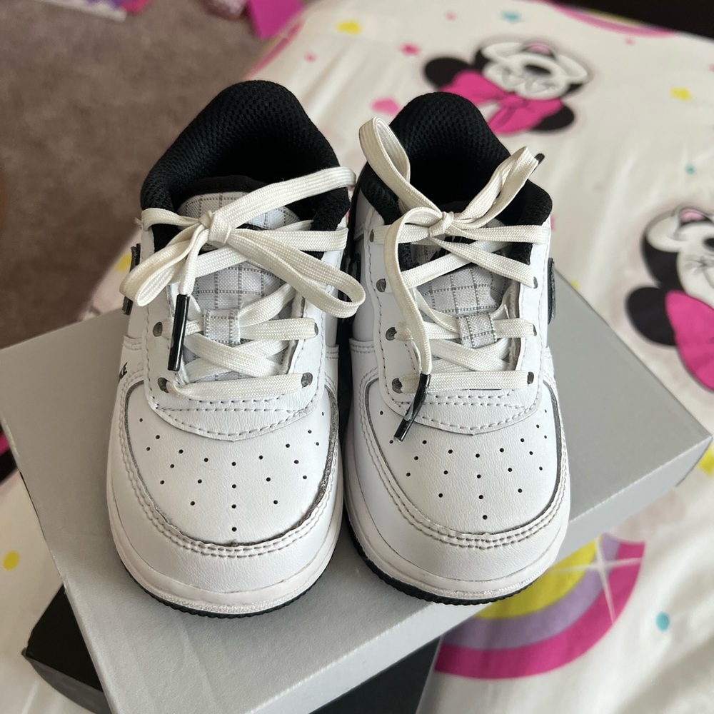 Nike airforce 1s